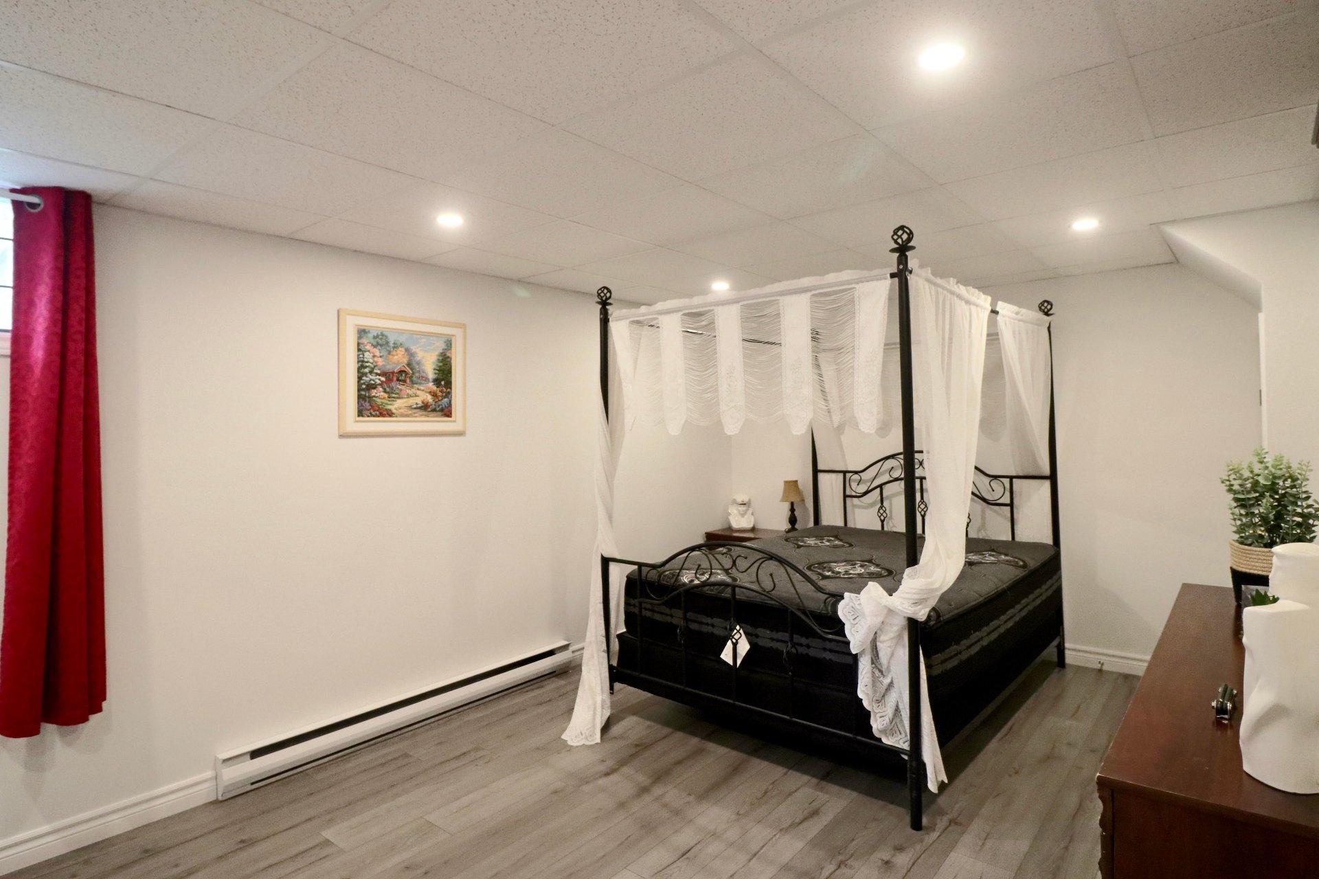 









820


17e Avenue

,
Shawinigan,




QC
G9T6C7

