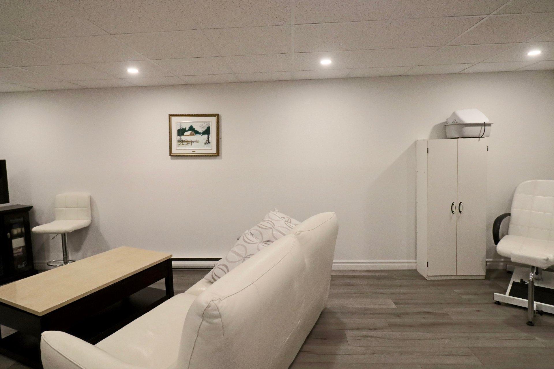 









820


17e Avenue

,
Shawinigan,




QC
G9T6C7

