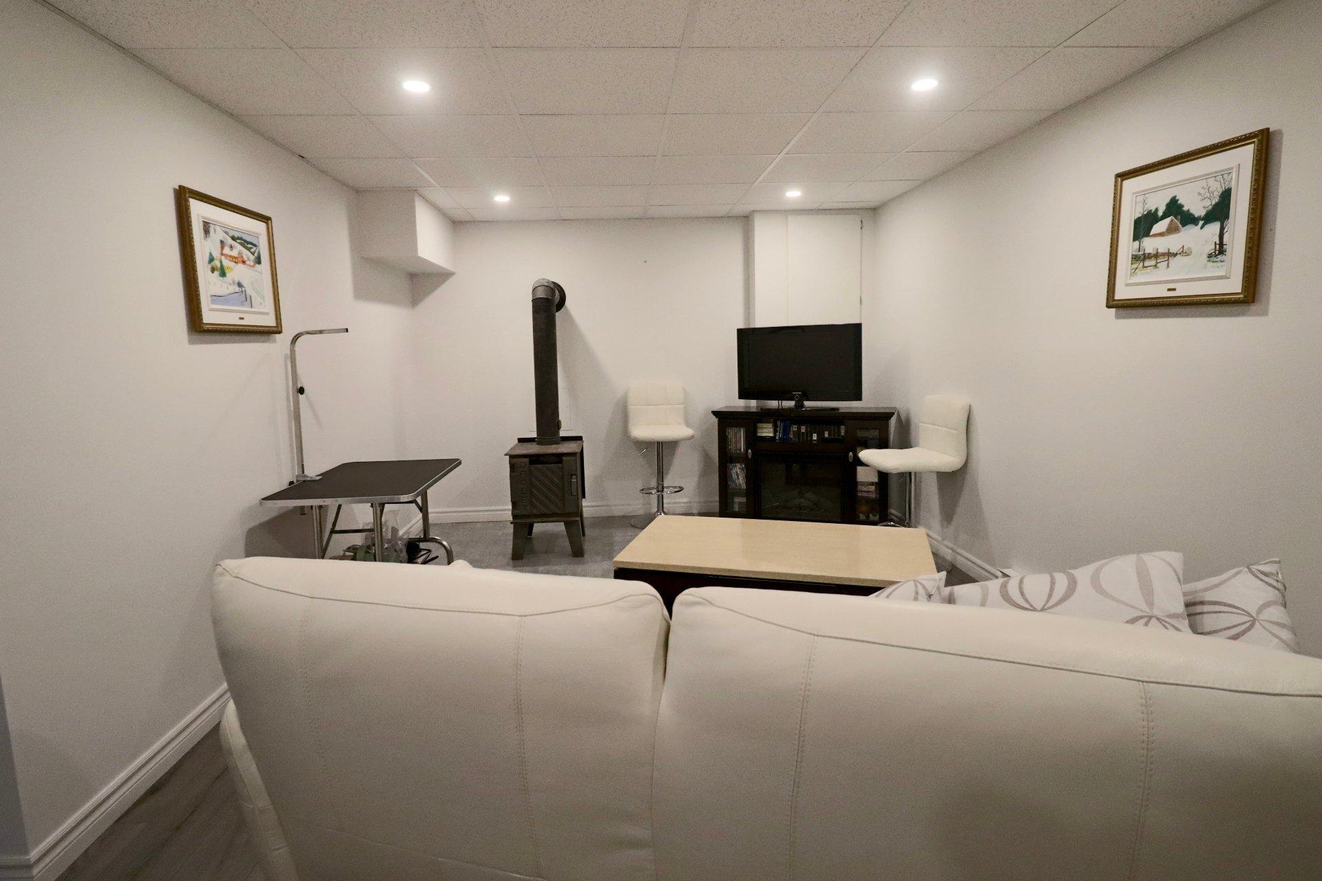 









820


17e Avenue

,
Shawinigan,




QC
G9T6C7

