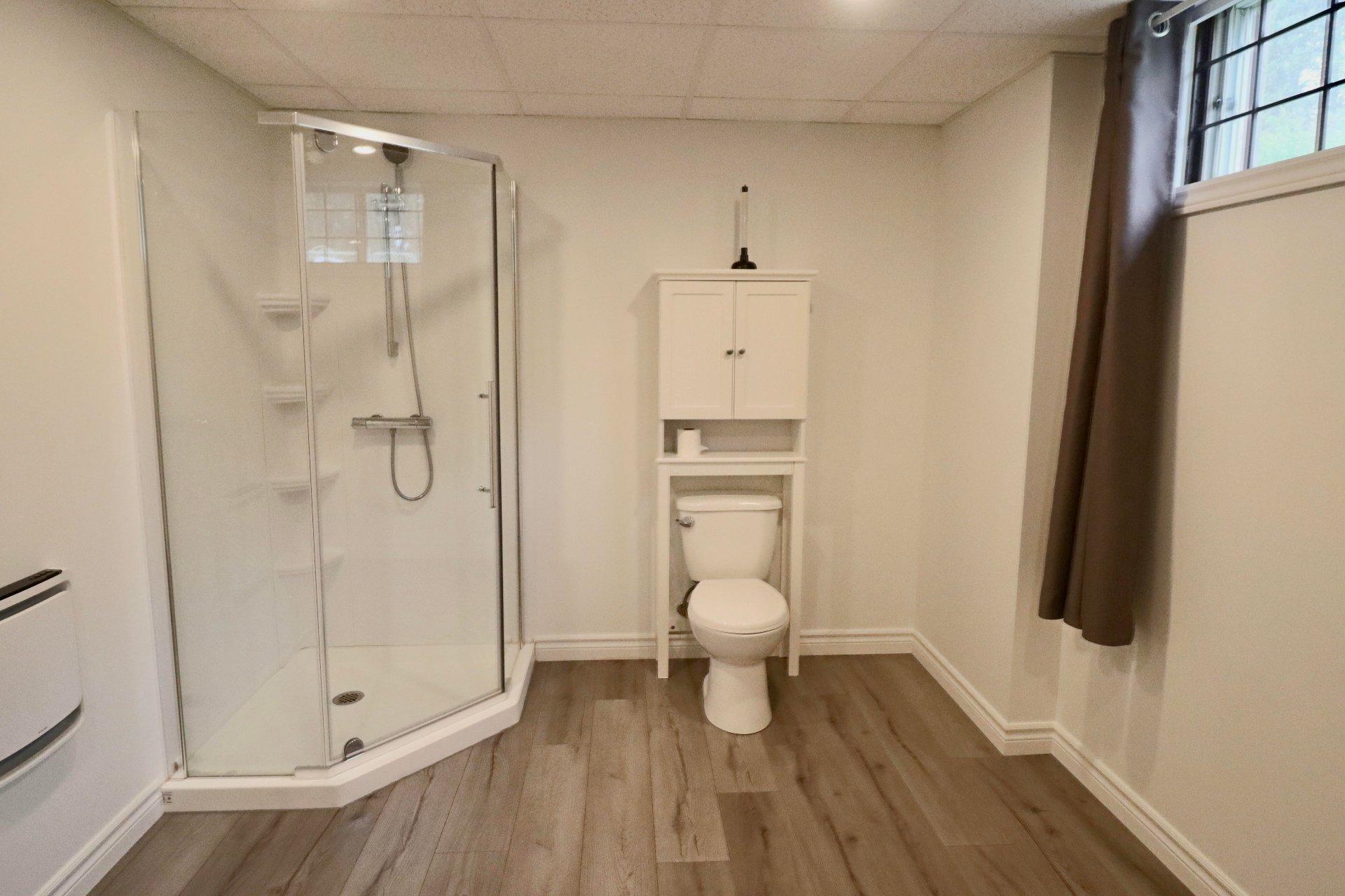 









820


17e Avenue

,
Shawinigan,




QC
G9T6C7

