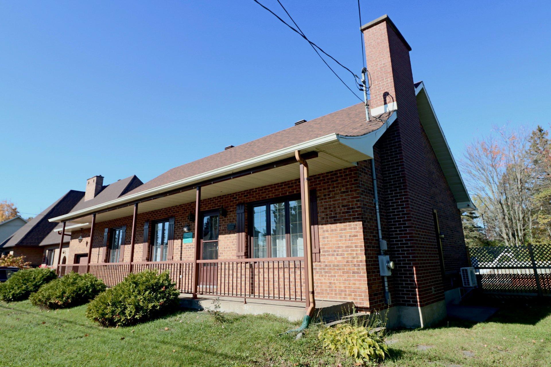 









820


17e Avenue

,
Shawinigan,




QC
G9T6C7

