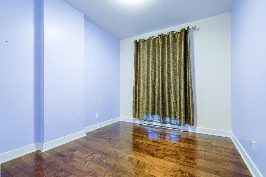 









1414


Rue Chomedey

, 209,
Montréal (Ville-Marie),




QC
H3H0A2

