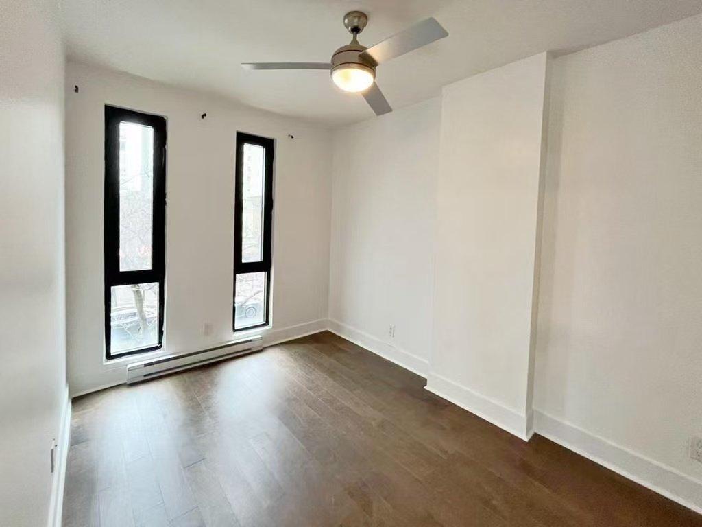 









1414


Rue Chomedey

, 209,
Montréal (Ville-Marie),




QC
H3H0A2

