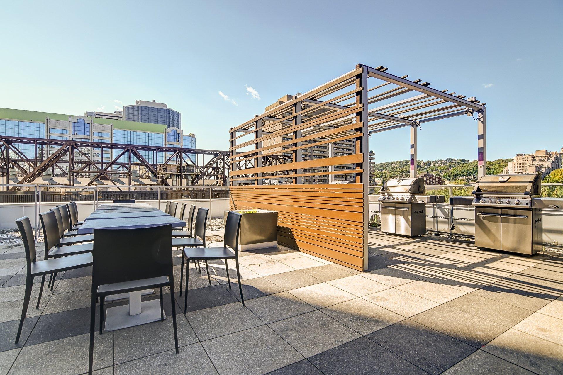 









1414


Rue Chomedey

, 209,
Montréal (Ville-Marie),




QC
H3H0A2

