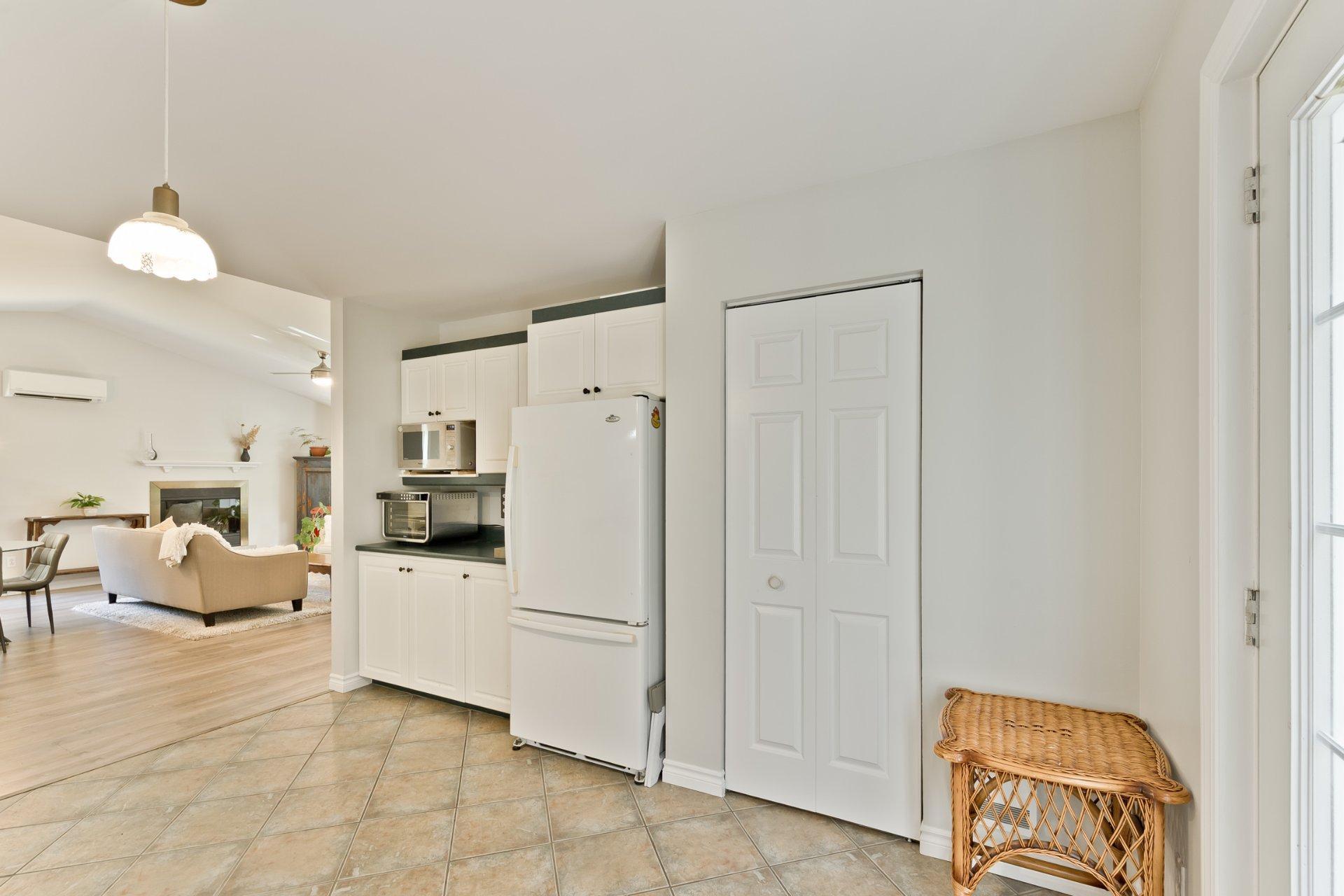 









3358


Rue des Arbrisseaux

,
Sherbrooke (Brompton/Rock Forest/Saint-Élie/Deauville),




QC
J1R0B4

