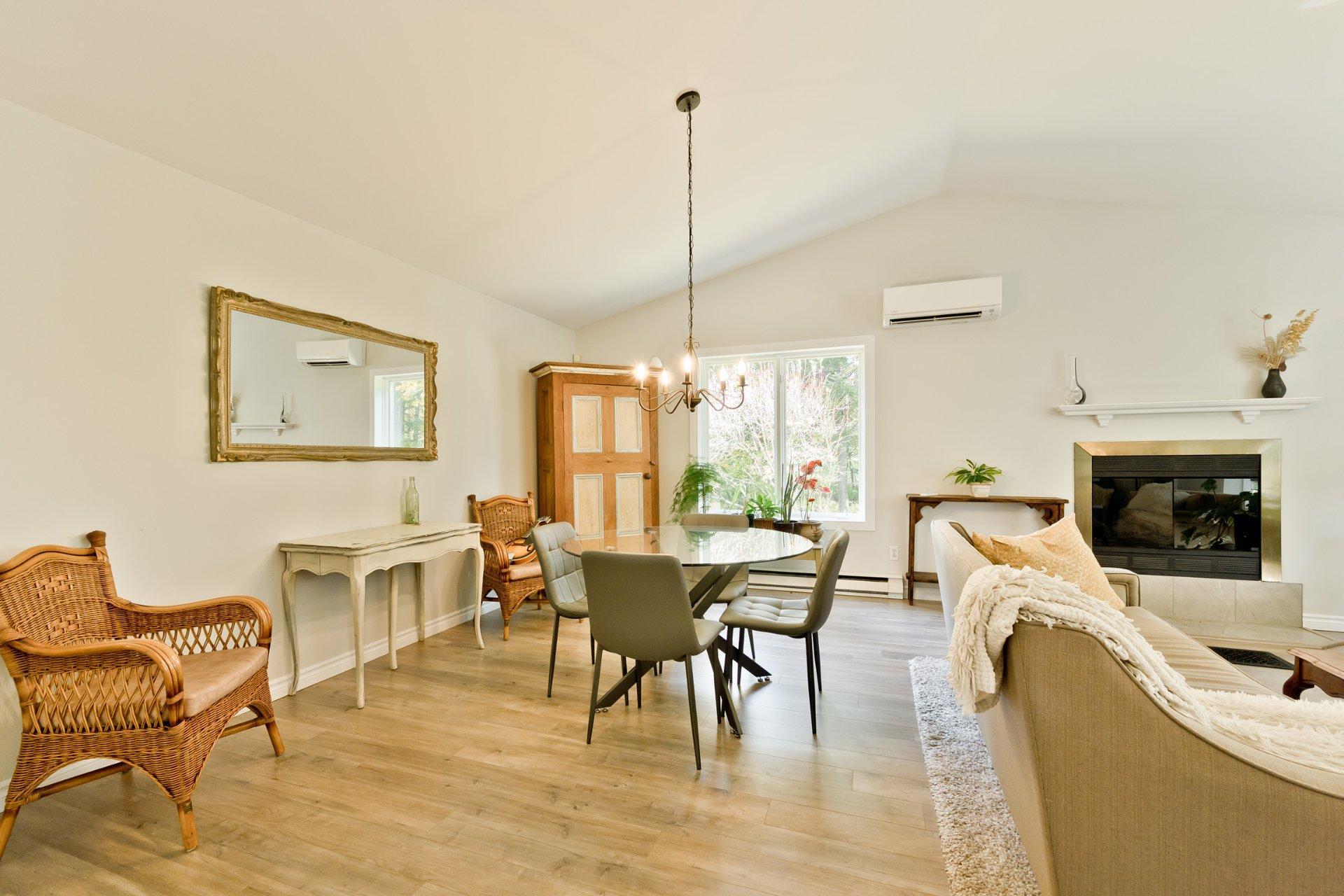 









3358


Rue des Arbrisseaux

,
Sherbrooke (Brompton/Rock Forest/Saint-Élie/Deauville),




QC
J1R0B4

