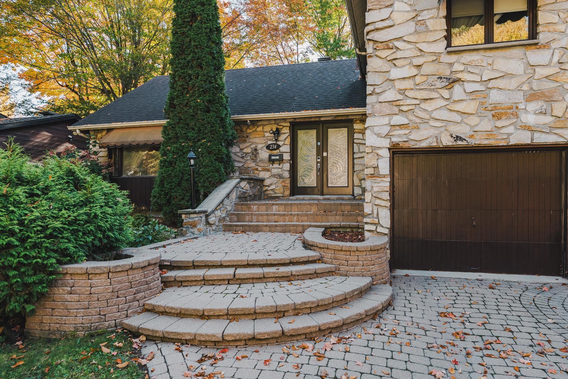 









234


Rue Plamondon

,
Repentigny (Repentigny),




QC
J6A7E4

