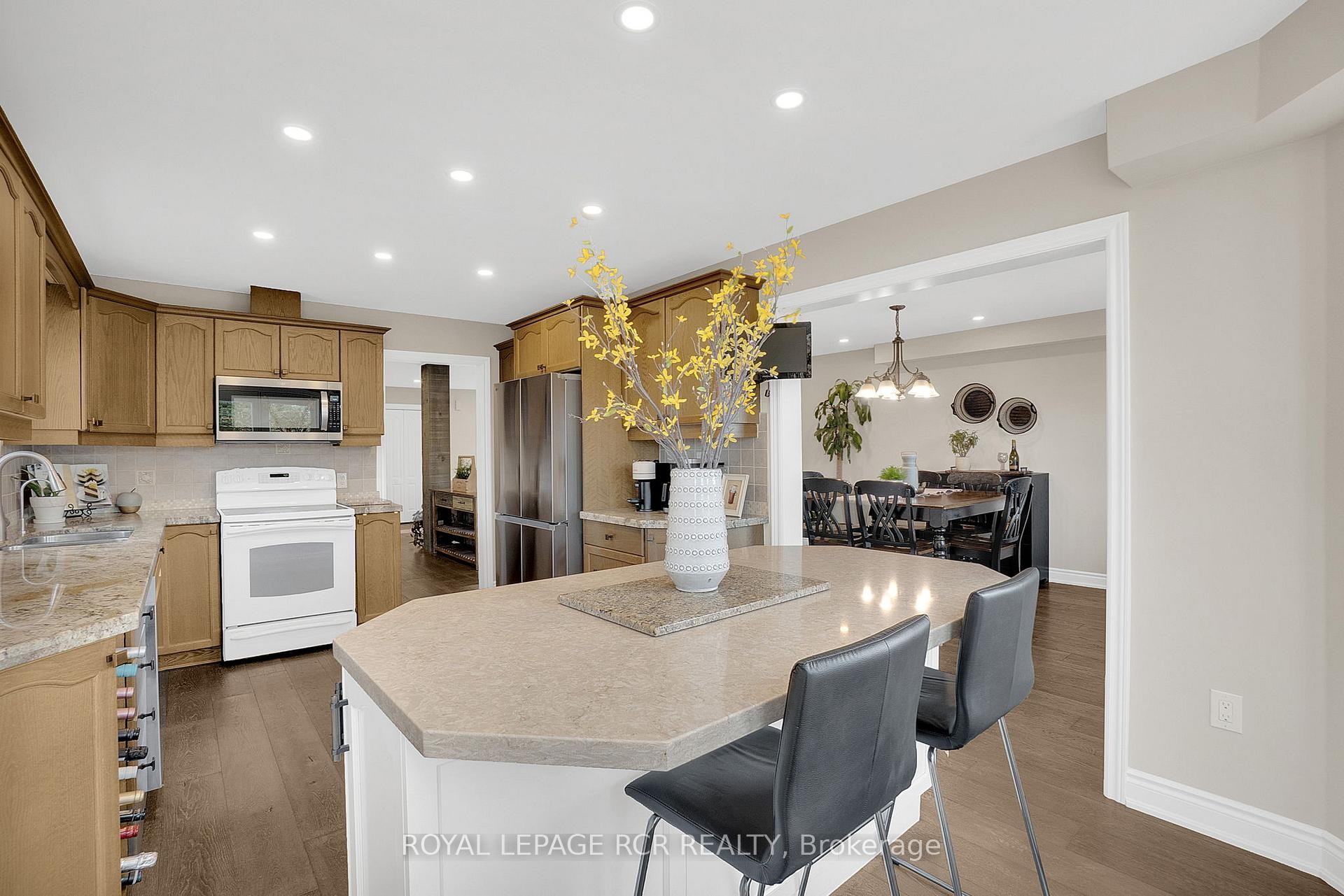 









15


Jack Kenny

Court,
Caledon,




ON
L7E 2M5

