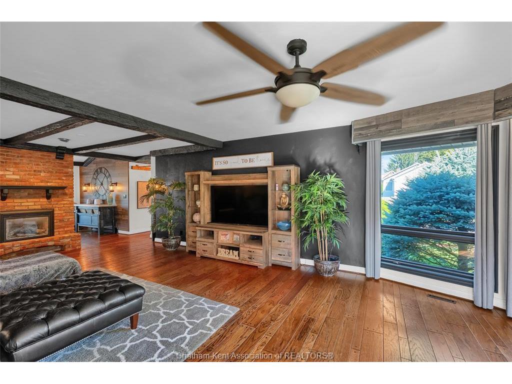 









38


Glenwood

Drive,
Chatham,




ON
N7M 5W8

