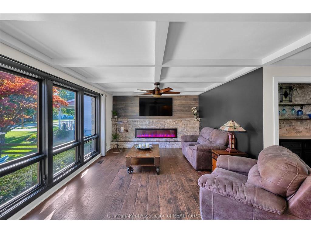 









38


Glenwood

Drive,
Chatham,




ON
N7M 5W8

