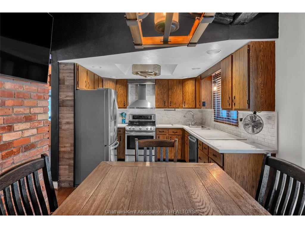 









38


Glenwood

Drive,
Chatham,




ON
N7M 5W8

