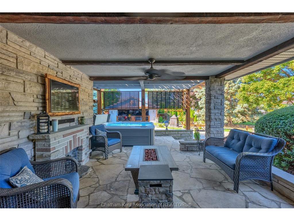 









38


Glenwood

Drive,
Chatham,




ON
N7M 5W8

