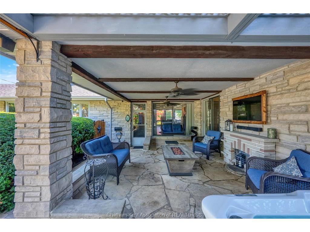 









38


Glenwood

Drive,
Chatham,




ON
N7M 5W8

