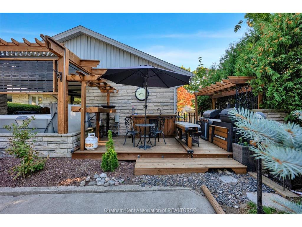 









38


Glenwood

Drive,
Chatham,




ON
N7M 5W8

