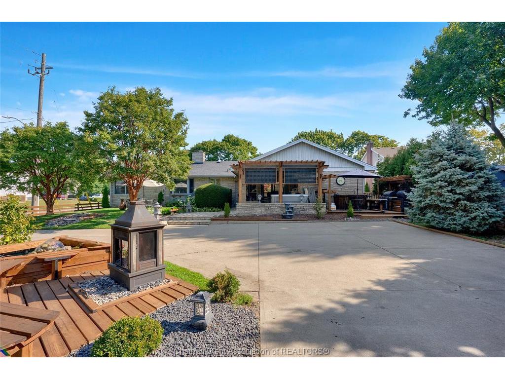 









38


Glenwood

Drive,
Chatham,




ON
N7M 5W8

