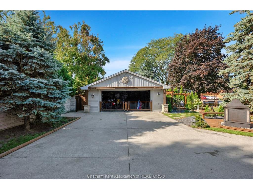









38


Glenwood

Drive,
Chatham,




ON
N7M 5W8

