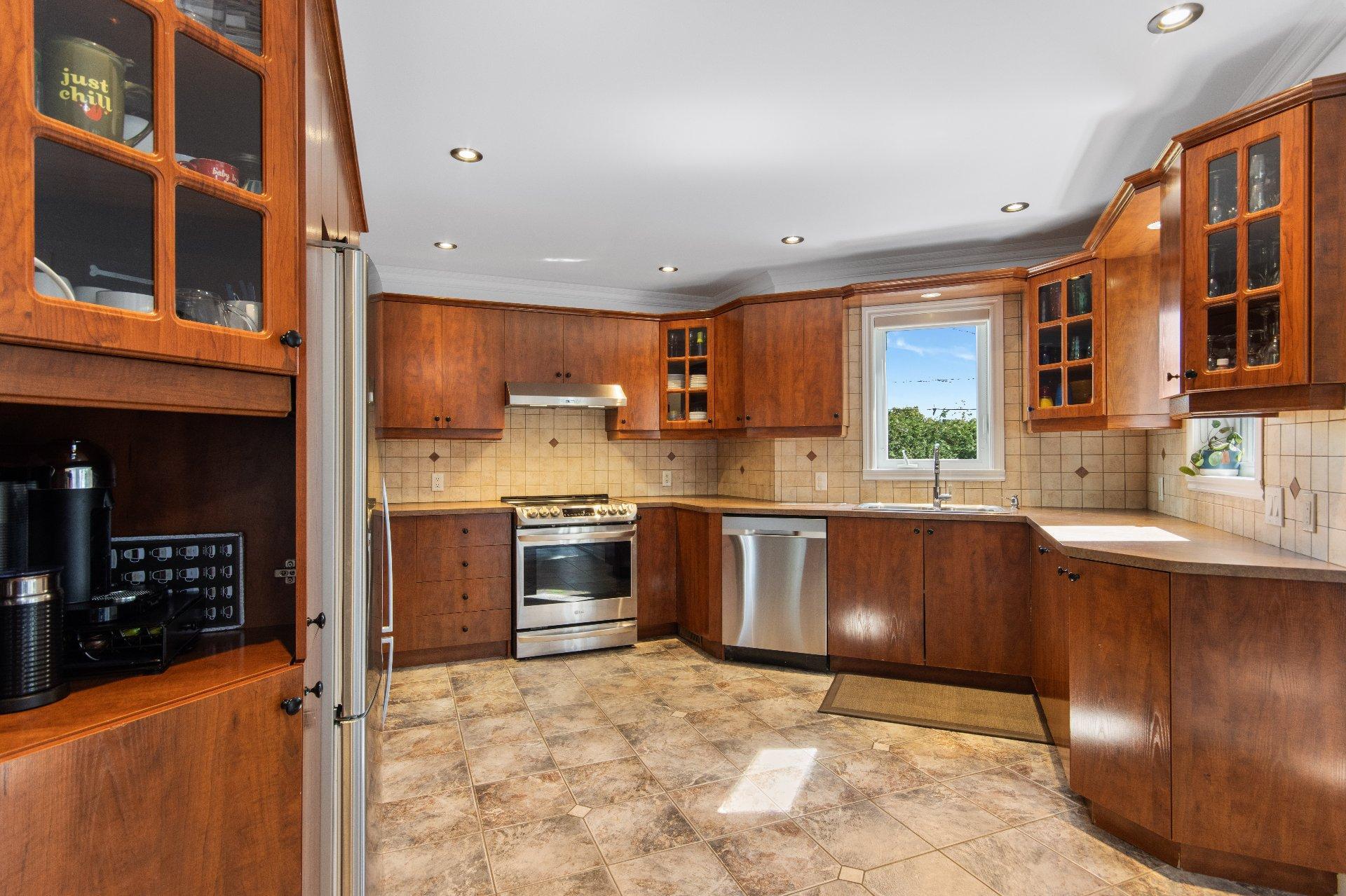 









82


Rue De Musset

,
Saint-Jean-sur-Richelieu,




QC
J2W2V8

