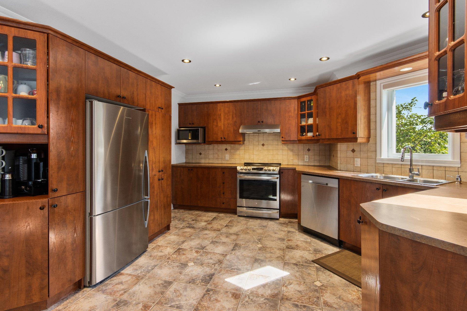 









82


Rue De Musset

,
Saint-Jean-sur-Richelieu,




QC
J2W2V8

