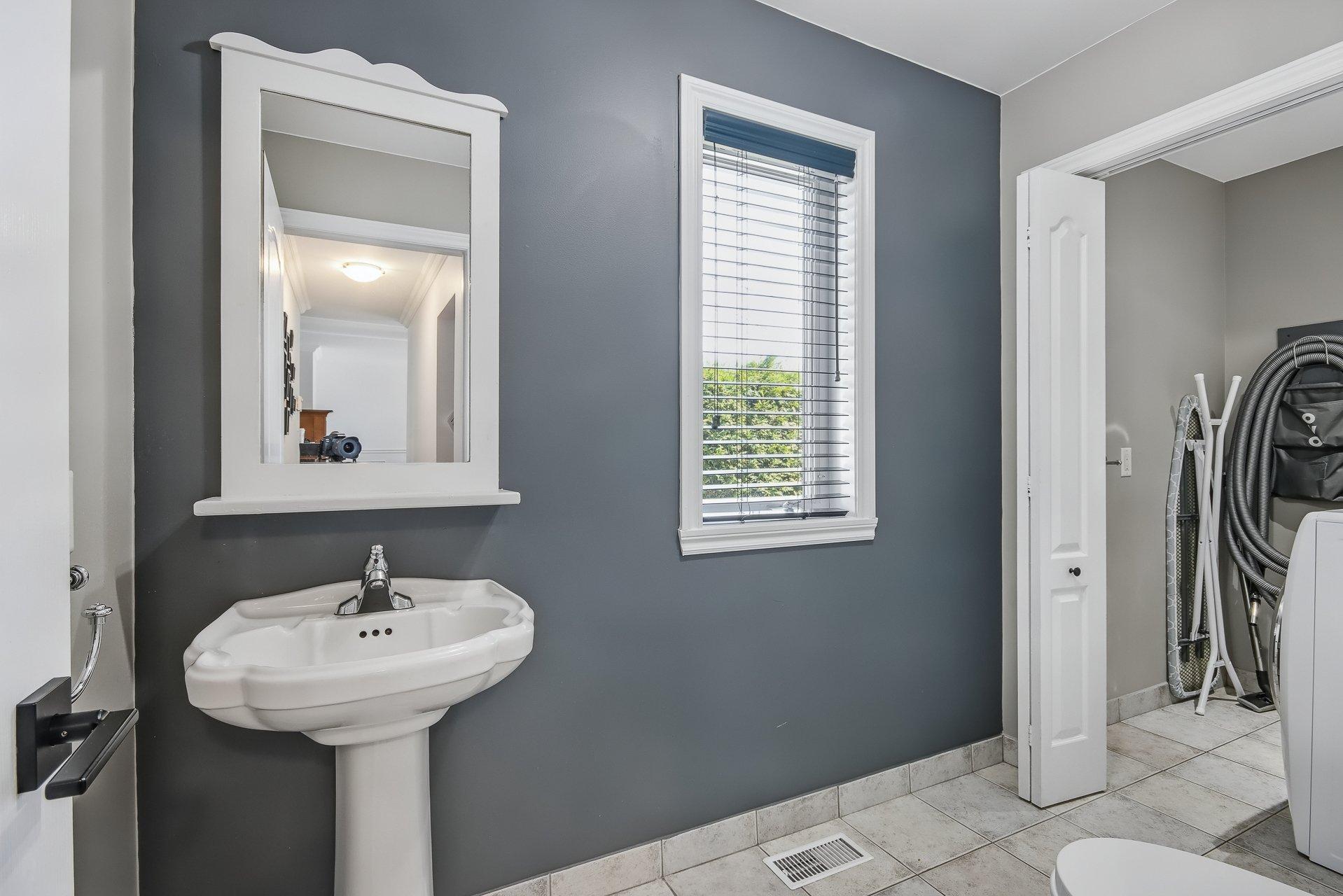 









82


Rue De Musset

,
Saint-Jean-sur-Richelieu,




QC
J2W2V8

