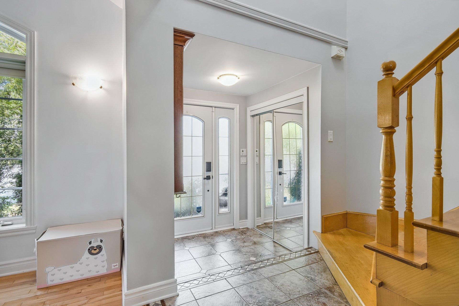 









82


Rue De Musset

,
Saint-Jean-sur-Richelieu,




QC
J2W2V8

