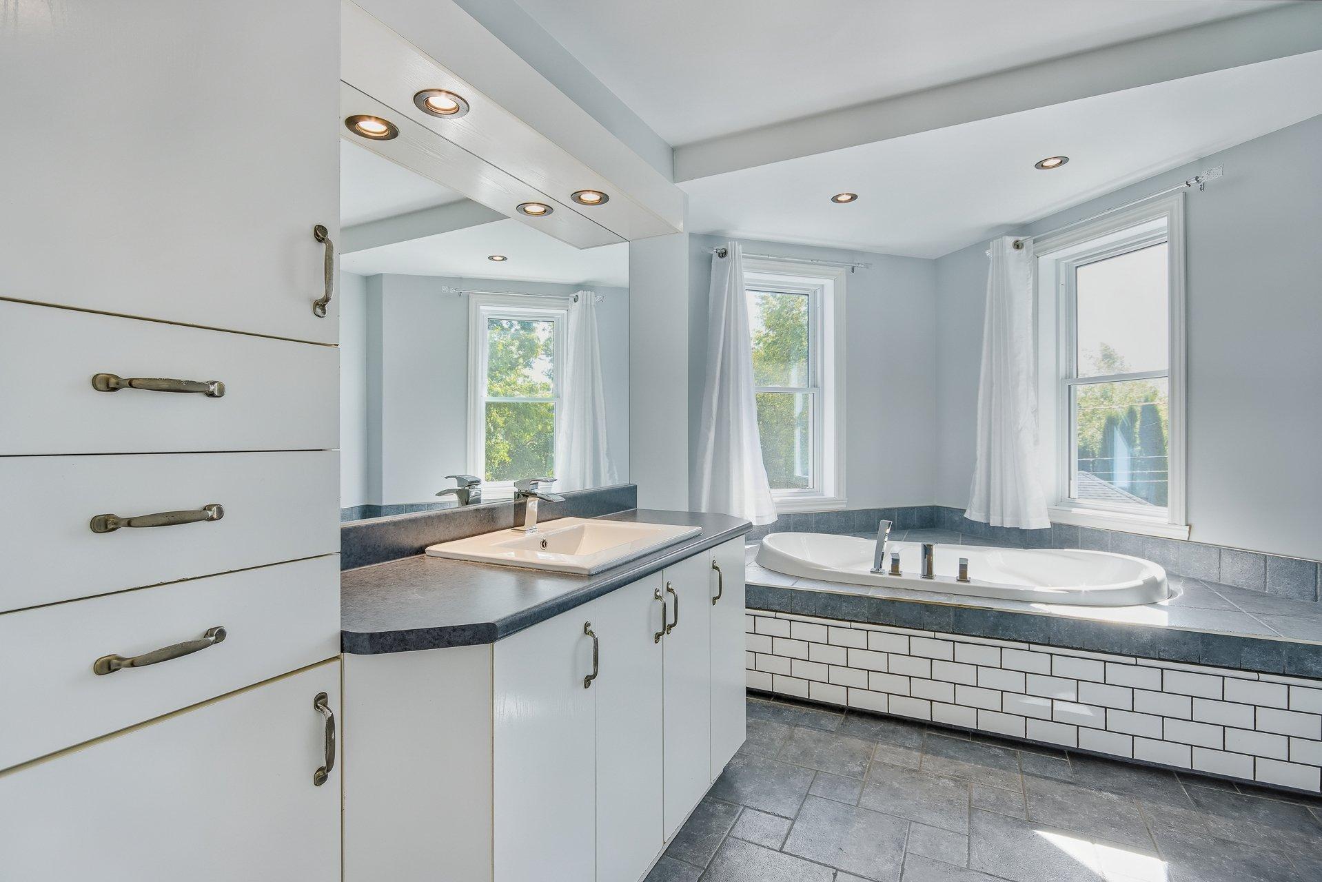 









82


Rue De Musset

,
Saint-Jean-sur-Richelieu,




QC
J2W2V8


