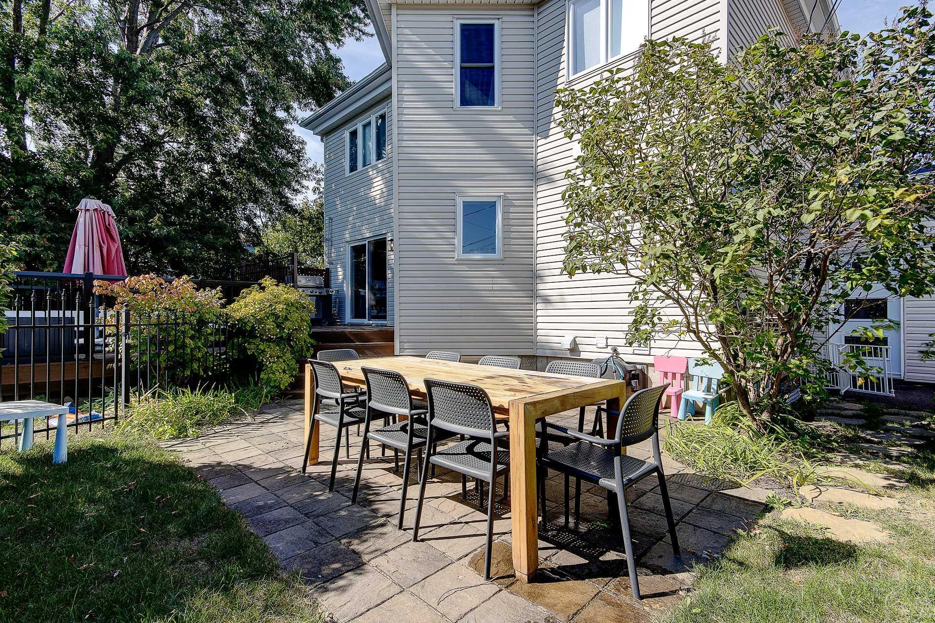 









82


Rue De Musset

,
Saint-Jean-sur-Richelieu,




QC
J2W2V8

