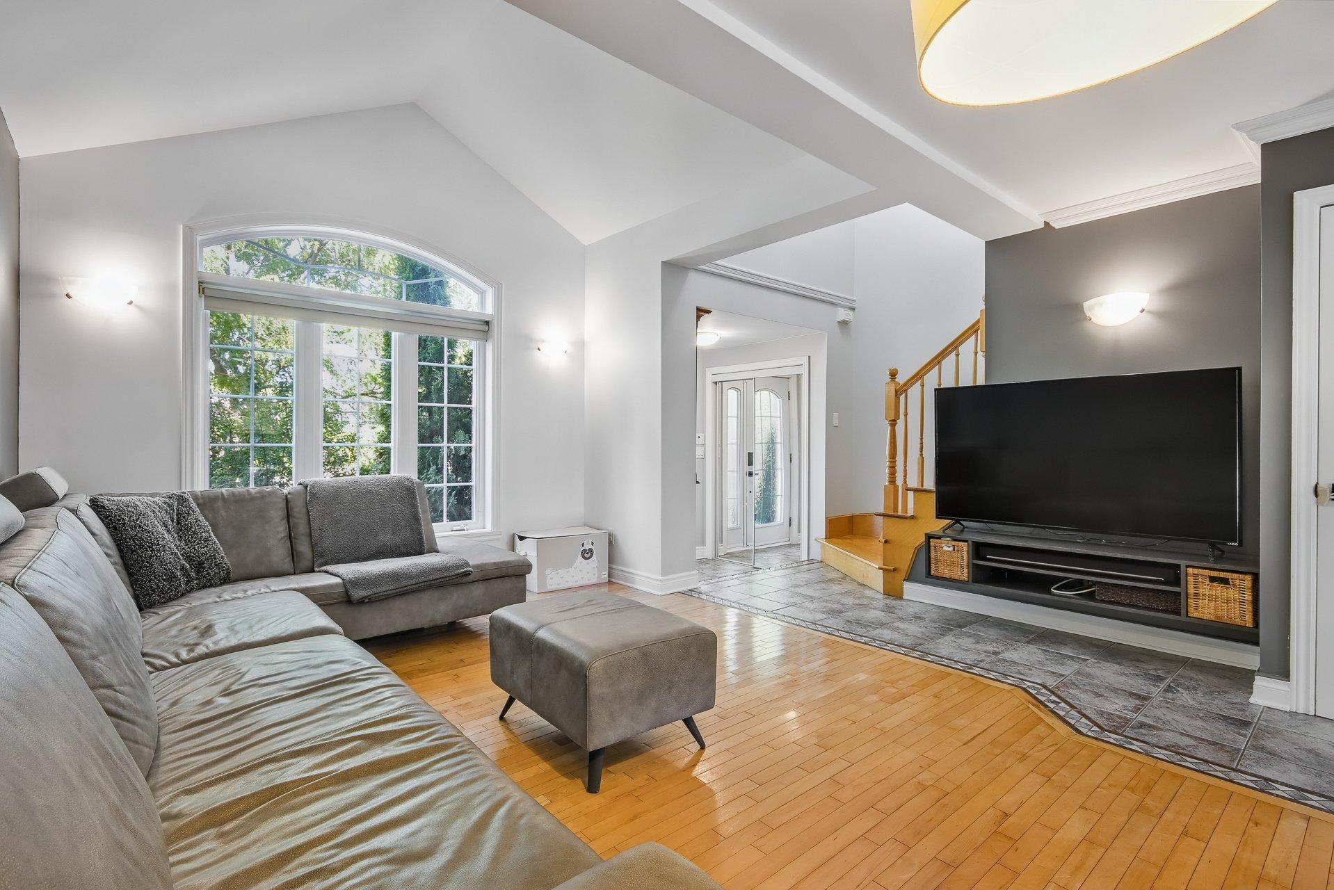 









82


Rue De Musset

,
Saint-Jean-sur-Richelieu,




QC
J2W2V8

