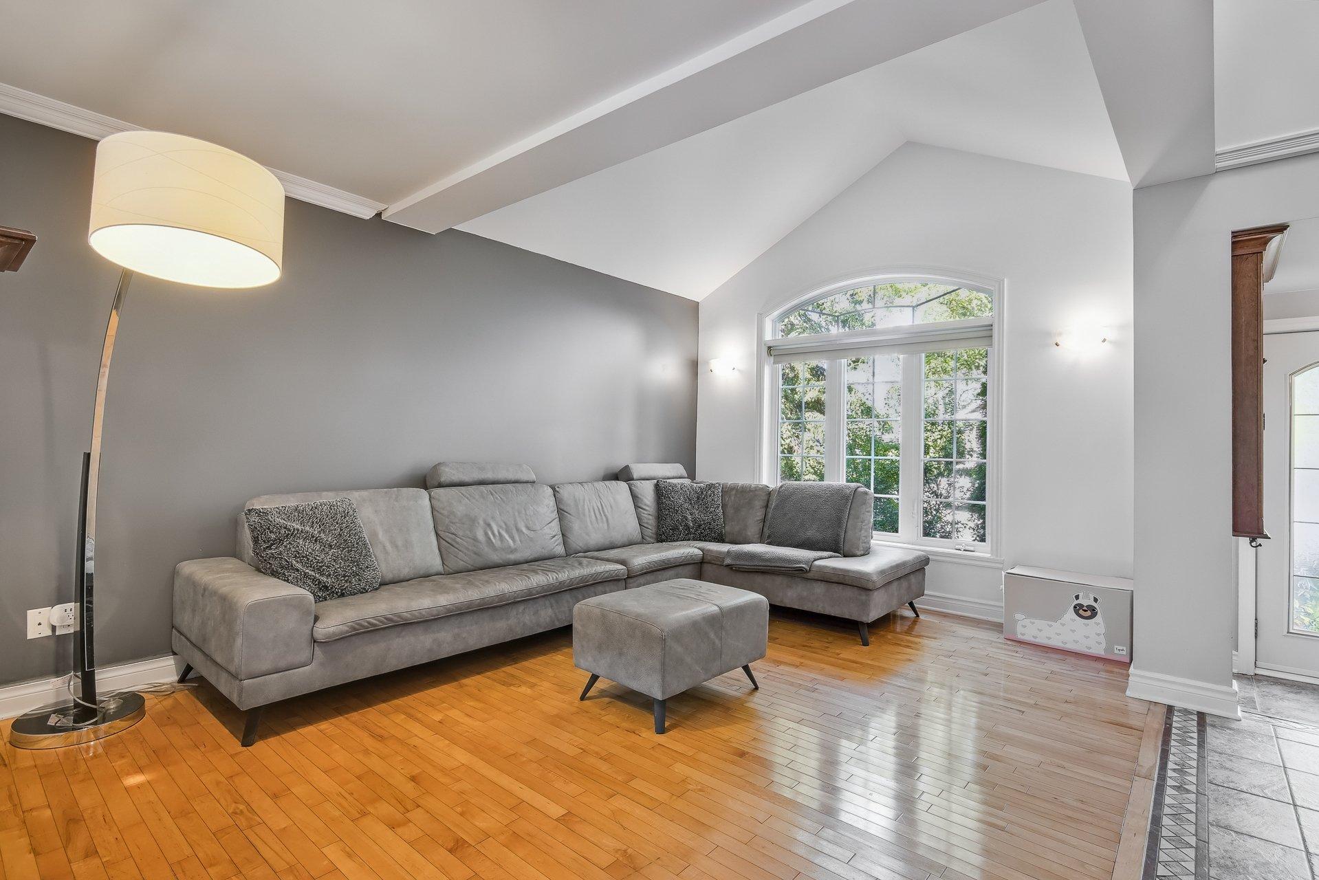 









82


Rue De Musset

,
Saint-Jean-sur-Richelieu,




QC
J2W2V8

