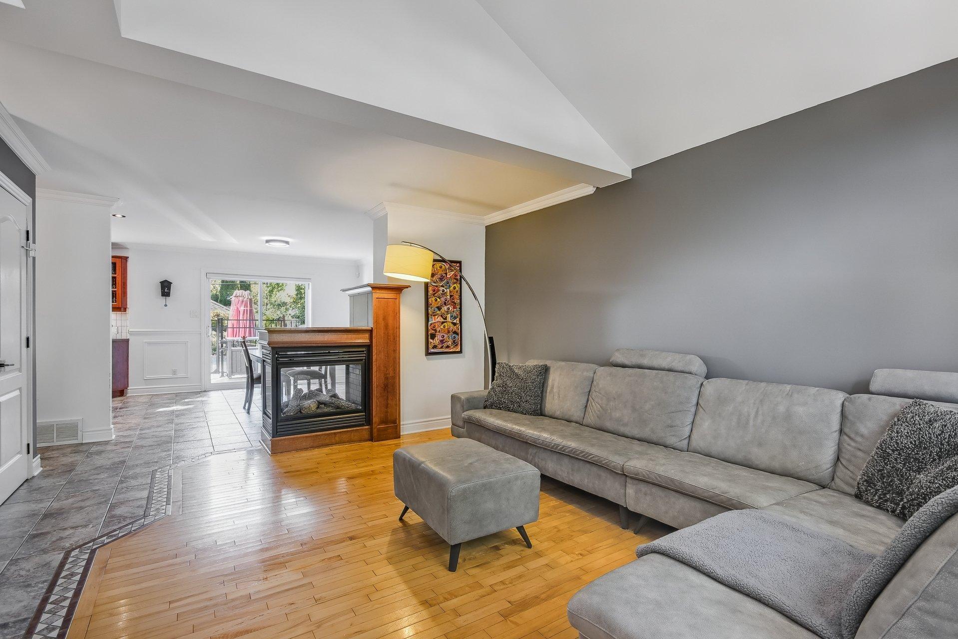 









82


Rue De Musset

,
Saint-Jean-sur-Richelieu,




QC
J2W2V8

