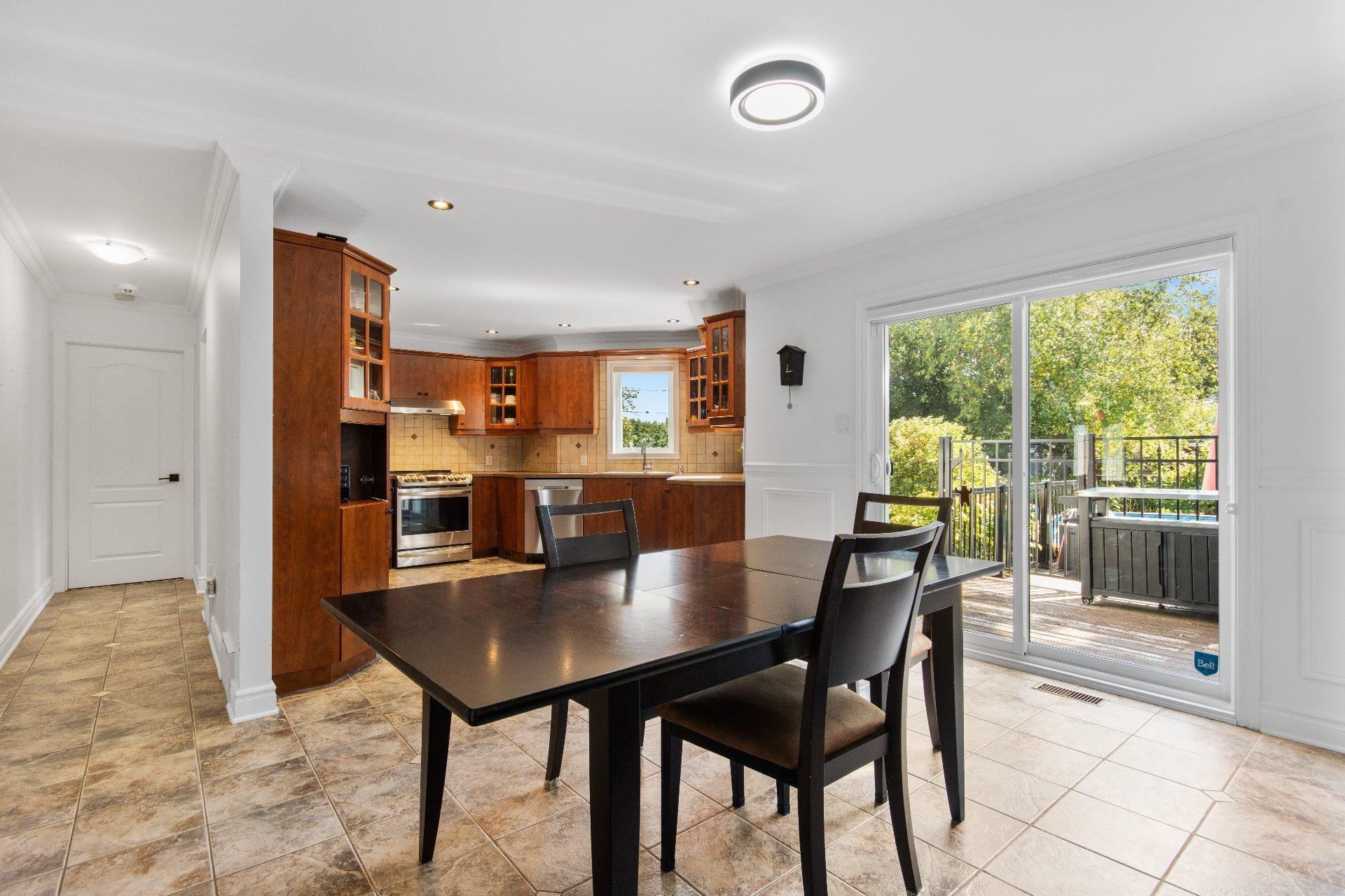 









82


Rue De Musset

,
Saint-Jean-sur-Richelieu,




QC
J2W2V8

