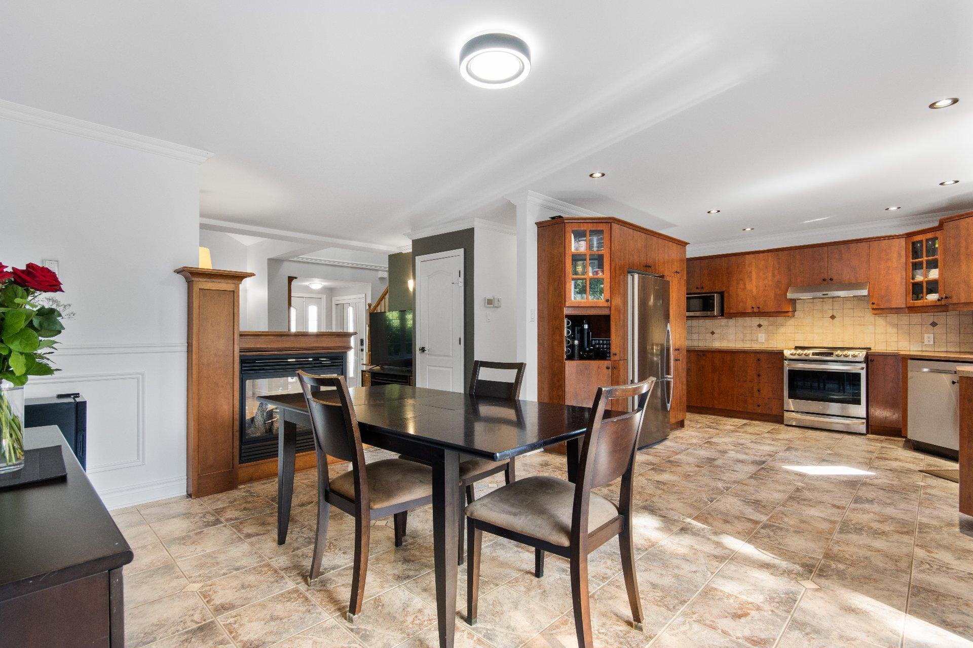 









82


Rue De Musset

,
Saint-Jean-sur-Richelieu,




QC
J2W2V8

