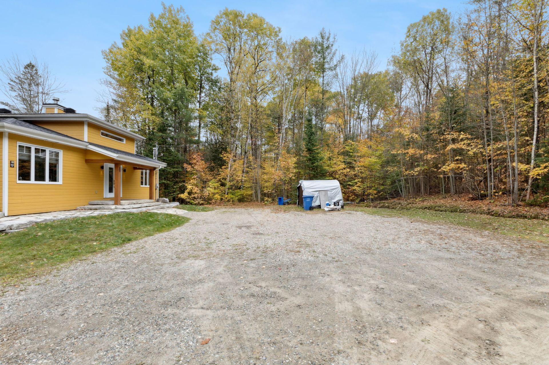 









582


Ch. du Lac-Beauclair

,
La Pêche,




QC
J0X2W0

