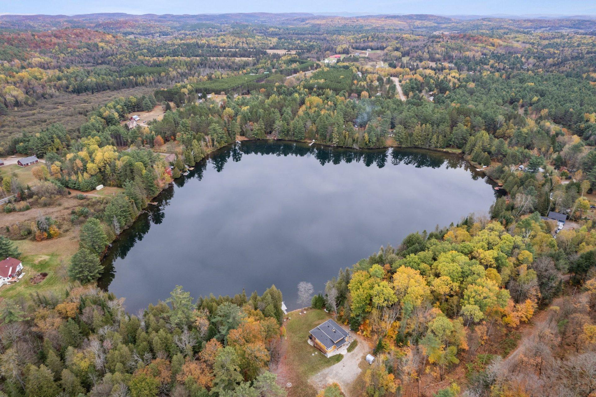 









582


Ch. du Lac-Beauclair

,
La Pêche,




QC
J0X2W0

