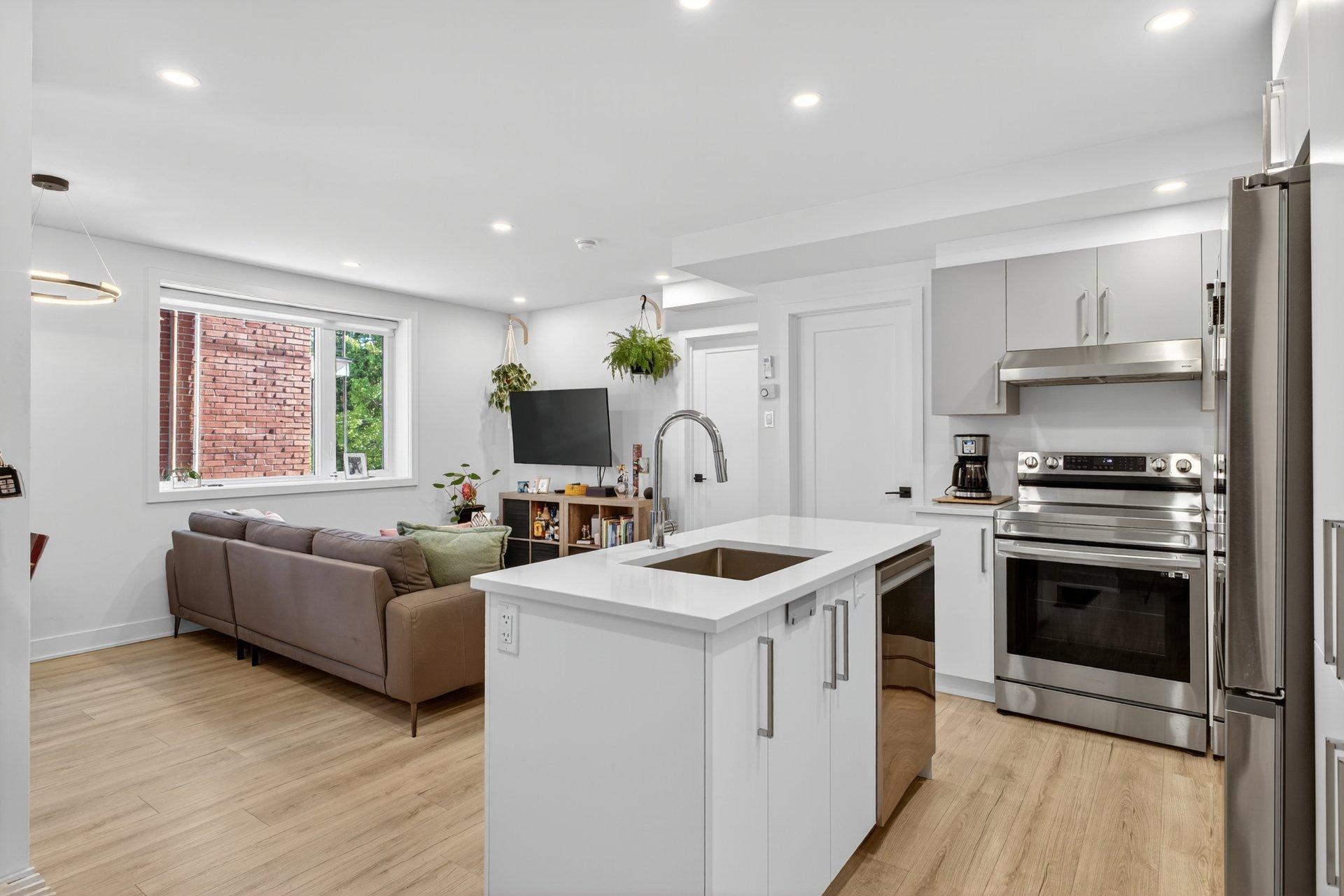 









44


9e Avenue

,
Montréal (LaSalle),




QC
H8R2M6

