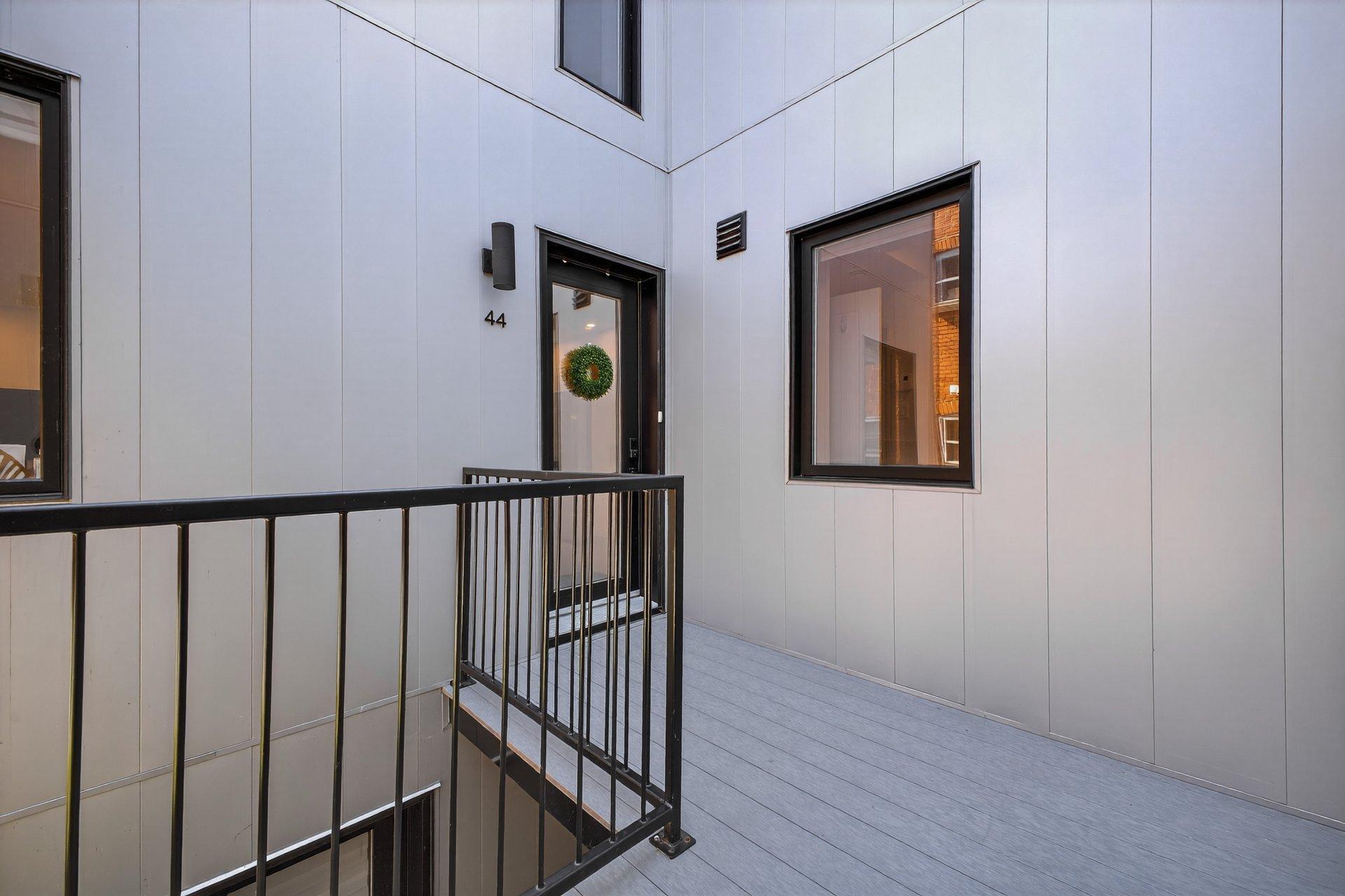 









44


9e Avenue

,
Montréal (LaSalle),




QC
H8R2M6

