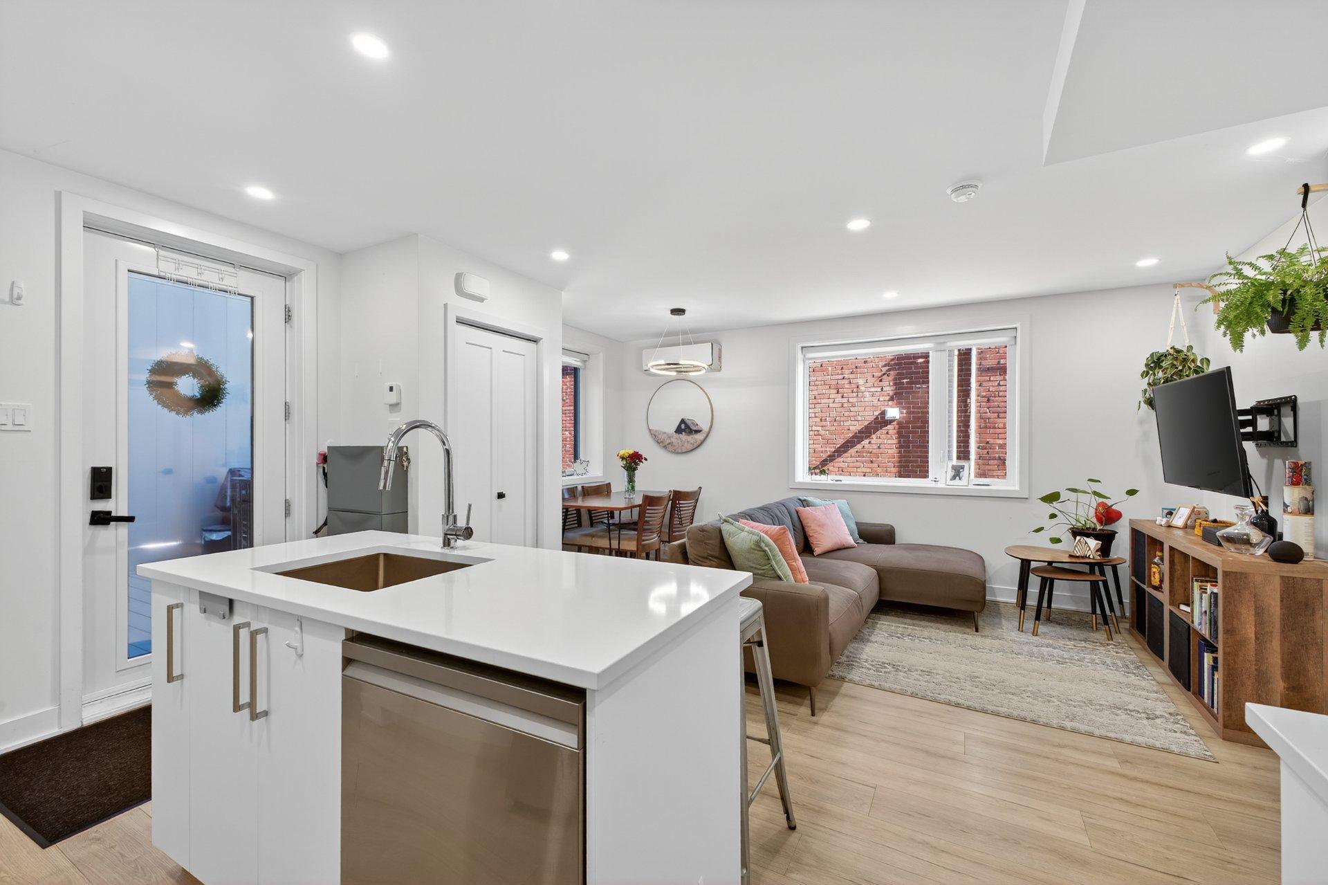 









44


9e Avenue

,
Montréal (LaSalle),




QC
H8R2M6

