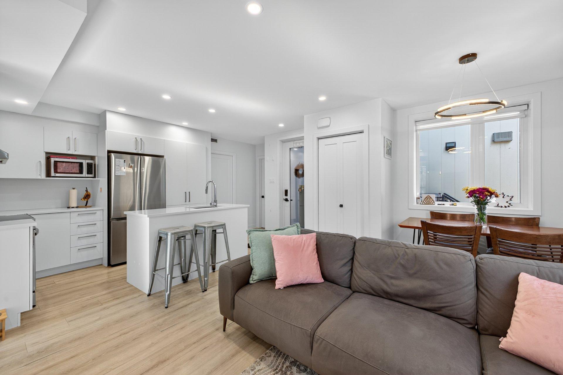 









44


9e Avenue

,
Montréal (LaSalle),




QC
H8R2M6


