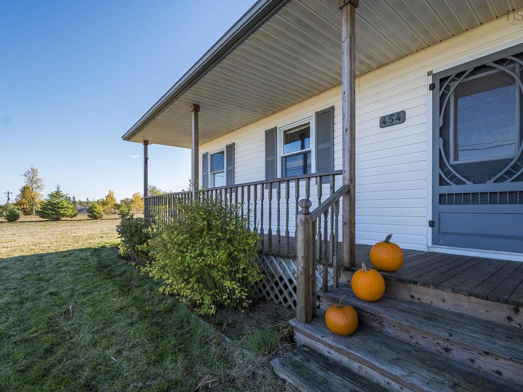 












454 Lawrence Road

,
Union Corner,




NS
B0N 2A0

