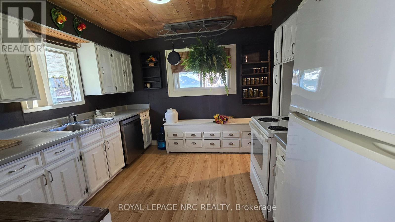 












506 SOUTHWORTH STREET S

,
Welland (Lincoln/Crowland),




Ontario
L3B1Z9

