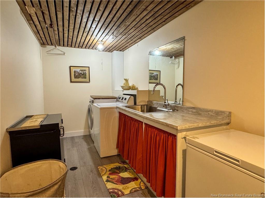 









1725


Lilac

,
Bathurst,




NB
E2A 5Z6

