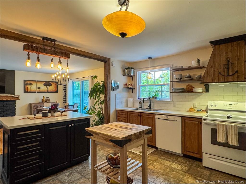 









1725


Lilac

,
Bathurst,




NB
E2A 5Z6

