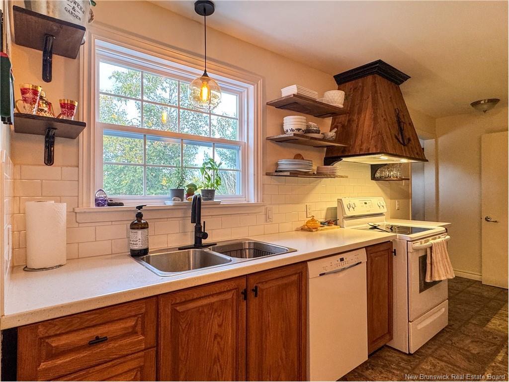 









1725


Lilac

,
Bathurst,




NB
E2A 5Z6

