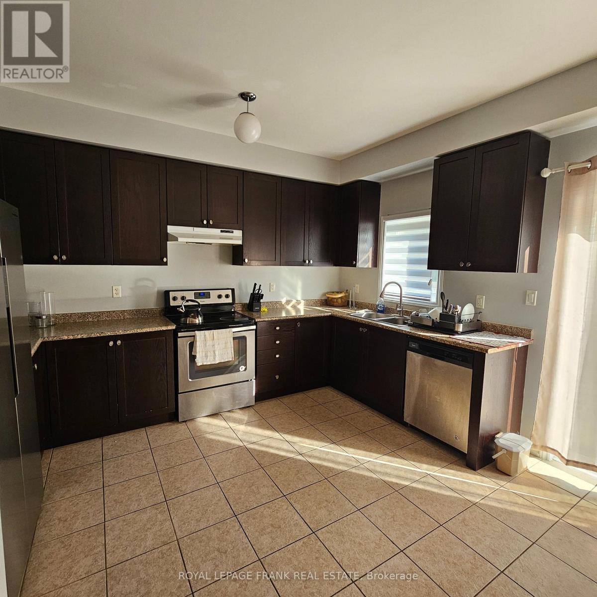 












41 MILSON CRESCENT

,
Essa (Angus),




Ontario
L0M1B4

