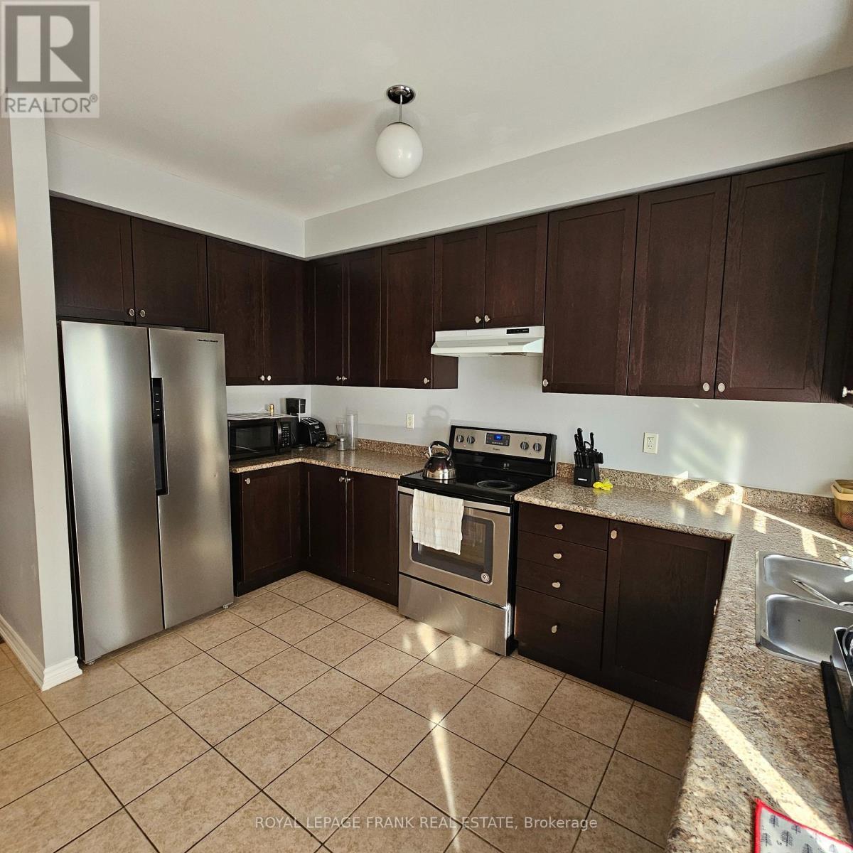 












41 MILSON CRESCENT

,
Essa (Angus),




Ontario
L0M1B4

