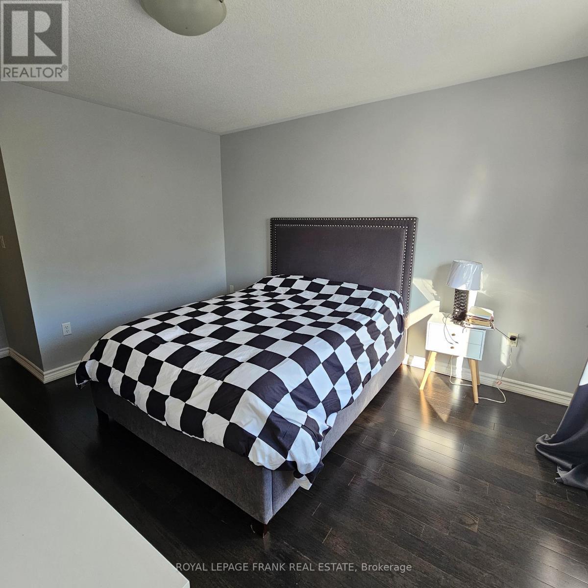 












41 MILSON CRESCENT

,
Essa (Angus),




Ontario
L0M1B4

