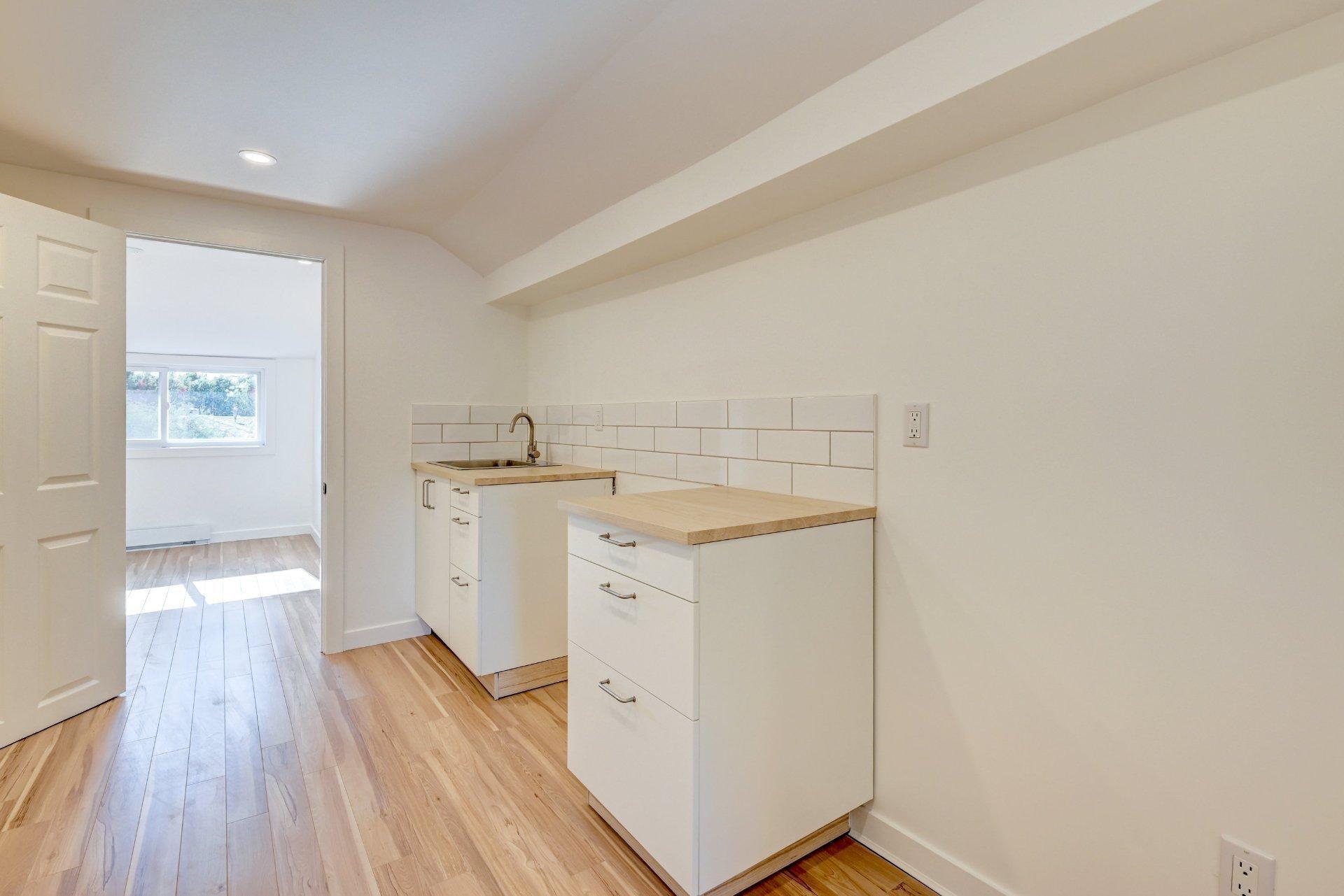 









13Z


46e Avenue E.

,
Blainville,




QC
J7C1L1

