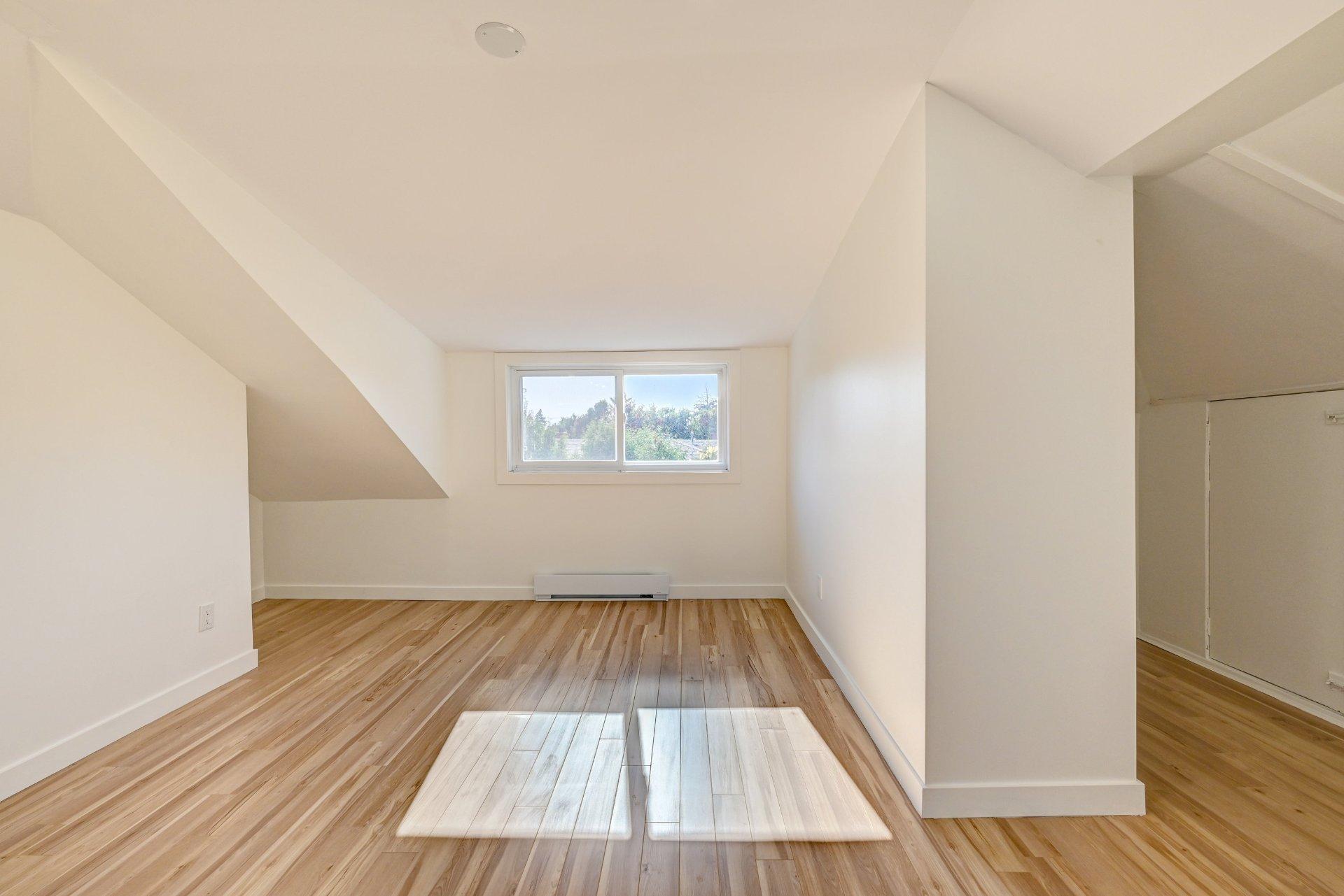 









13Z


46e Avenue E.

,
Blainville,




QC
J7C1L1

