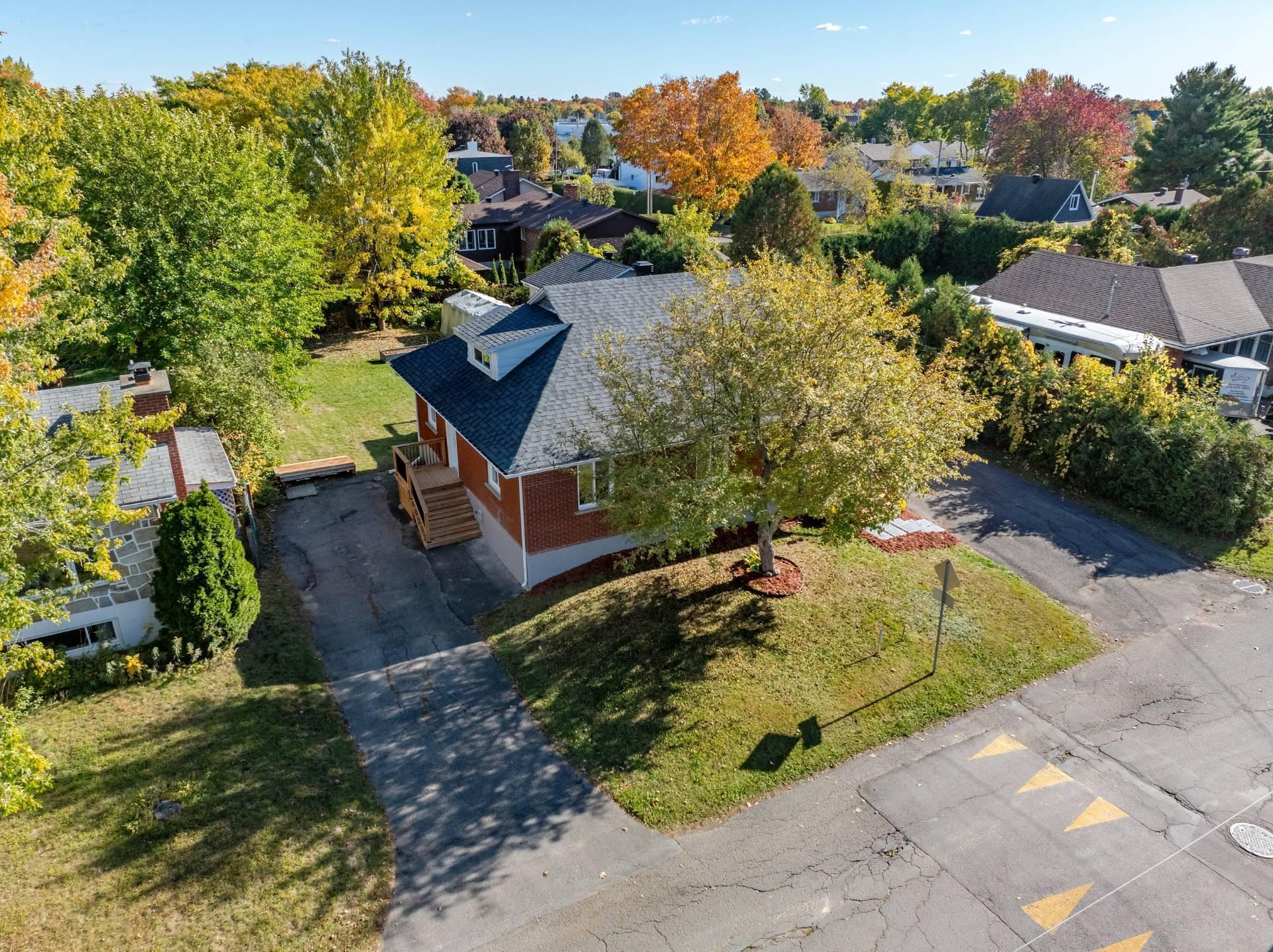 









13Z


46e Avenue E.

,
Blainville,




QC
J7C1L1


