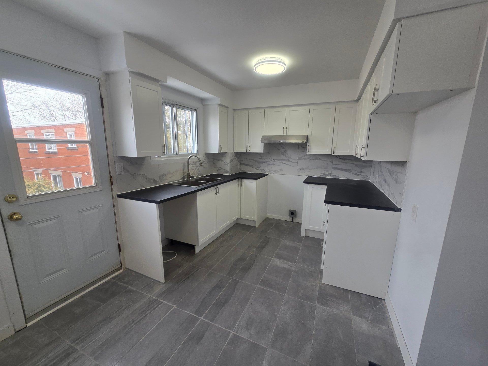 









579

 - 585


15e Avenue

,
Montréal (LaSalle),




QC
H8P2S1


