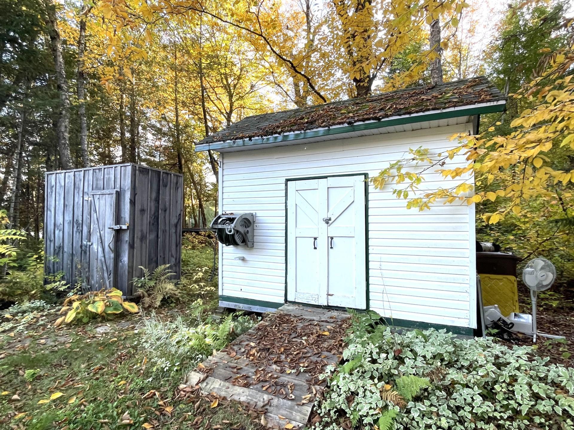 









94


Ch. du Lac-Pérodeau

,
Chute-Saint-Philippe,




QC
J0W1A0

